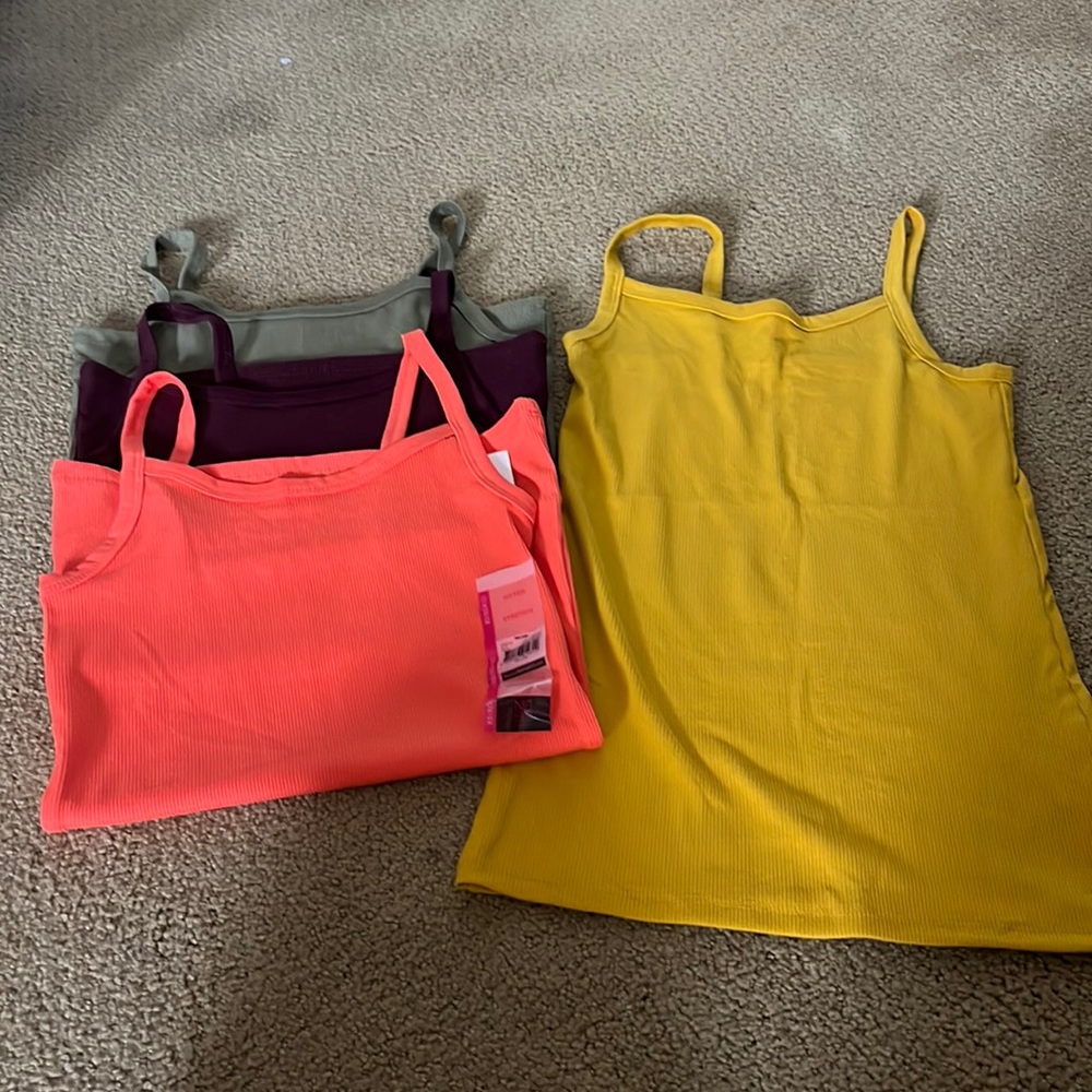 4 different color xs women tank tops